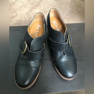 Korks buckle - 2nd pair. Size 8. Black.